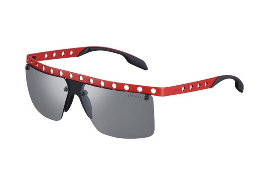 Prada Eyewear, occhiale con barra in metallo traforato. 252.00 euro